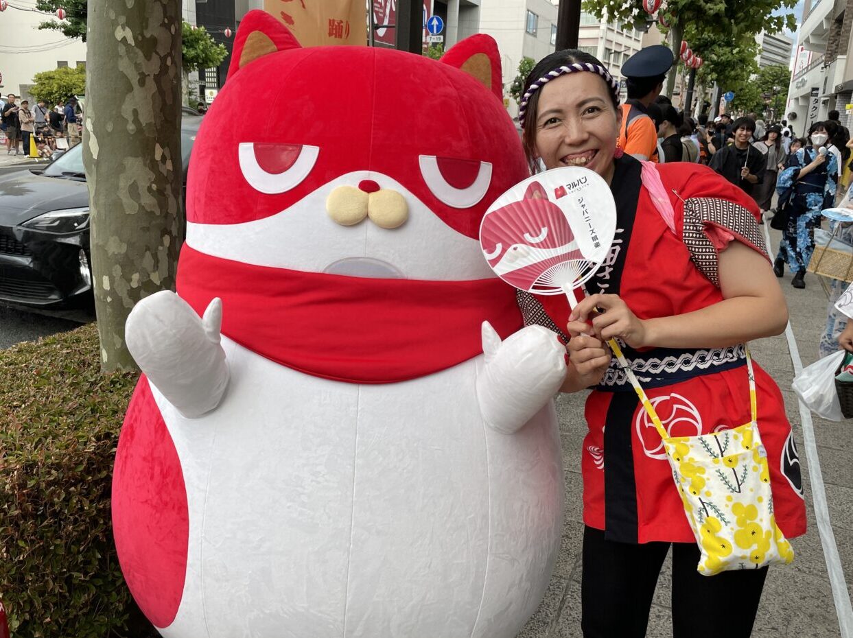 岩手県｜盛岡さんさ踊りに参加！にゃんまると一緒にうちわ配布